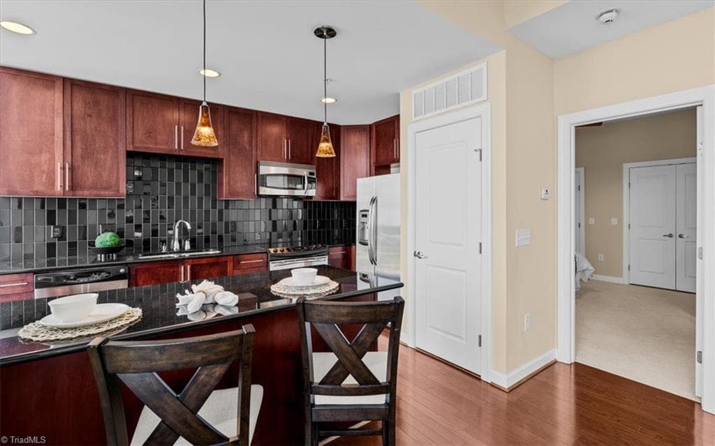 Stick/Site Built at 201 Elm Street N # 1406, Greensboro NC 27401, photo 15 of 33