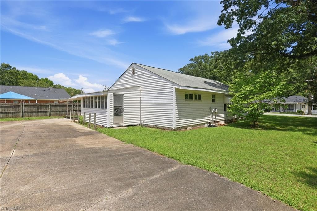 Stick/Site Built at 106 Crestwood Circle, High Point NC 27260, photo 35 of 40
