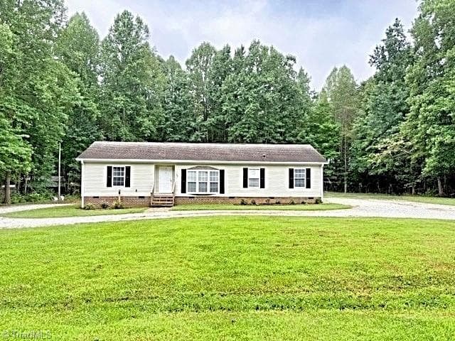 Manufactured Home at 88 Dixon Lane, Roxboro NC 27574, photo 3 of 17