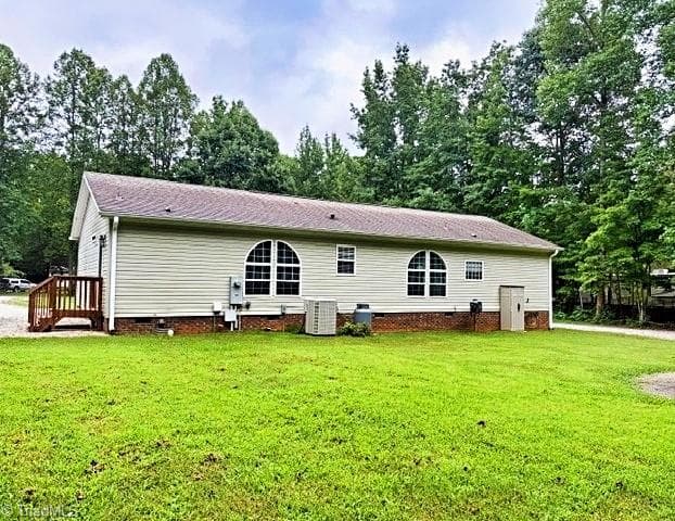 Manufactured Home at 88 Dixon Lane, Roxboro NC 27574, photo 4 of 17