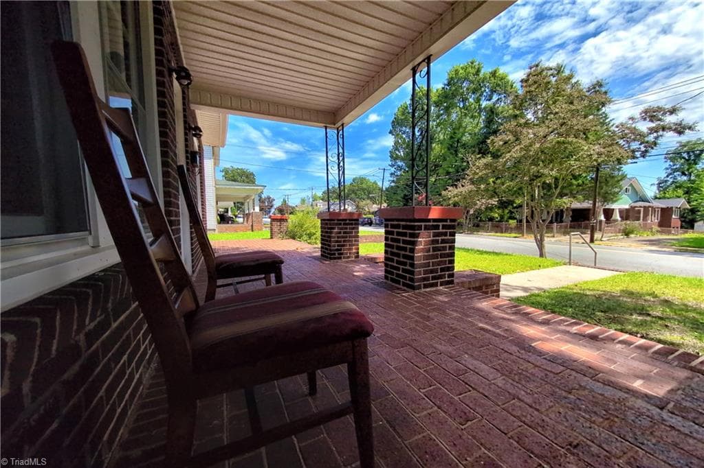 Stick/Site Built at 3004 N Patterson Avenue, Winston-Salem NC 27105, Winston-Salem, photo 2 of 40