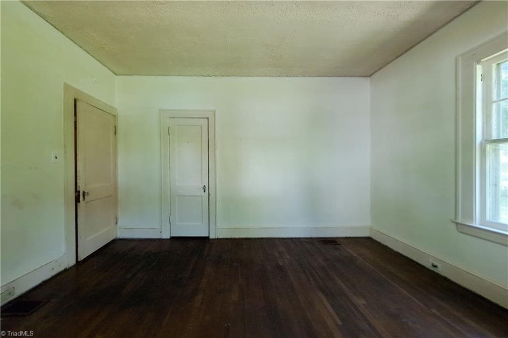 Stick/Site Built at 3004 N Patterson Avenue, Winston-Salem NC 27105, Winston-Salem, photo 16 of 40