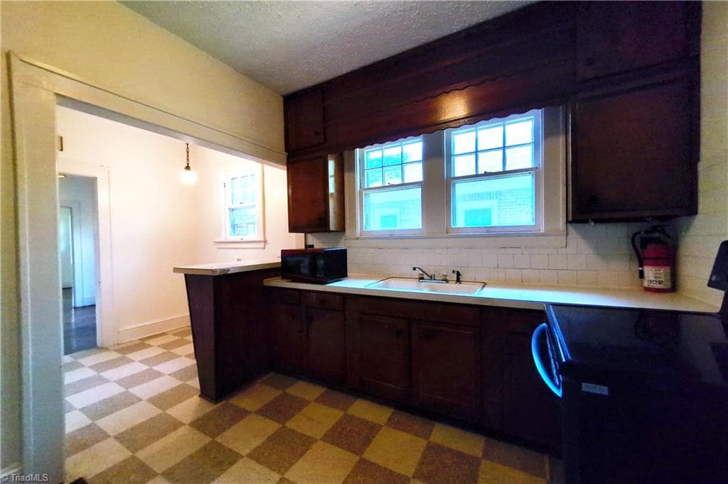 Stick/Site Built at 3004 N Patterson Avenue, Winston-Salem NC 27105, Winston-Salem, photo 12 of 40