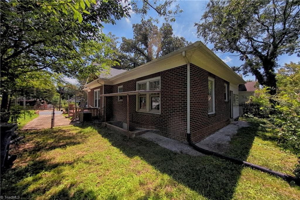 Stick/Site Built at 3004 N Patterson Avenue, Winston-Salem NC 27105, Winston-Salem, photo 34 of 40