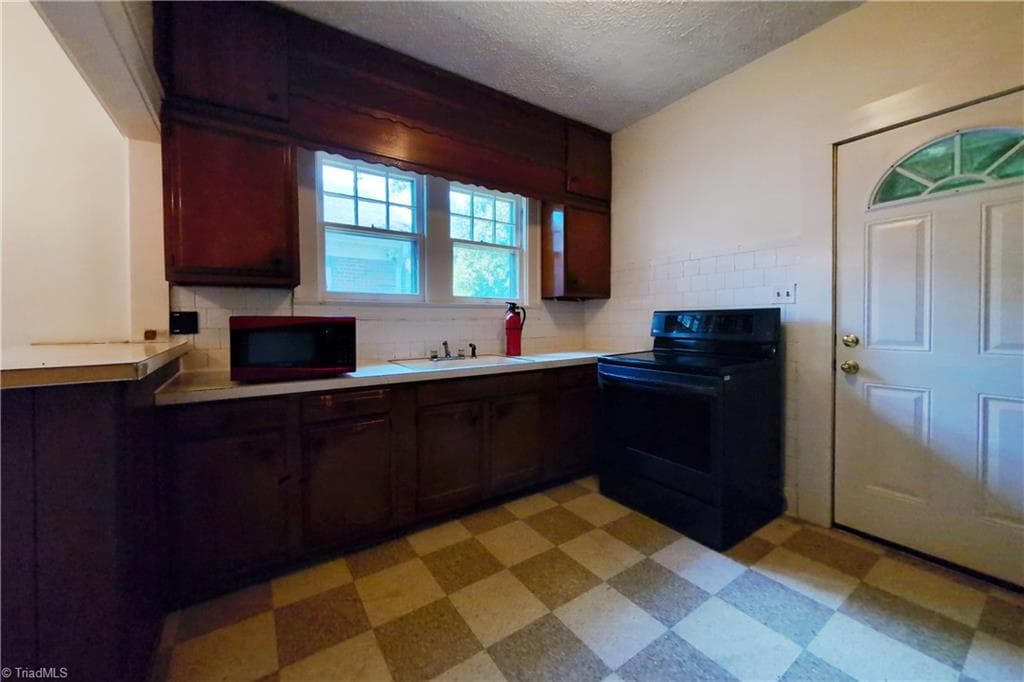 Stick/Site Built at 3004 N Patterson Avenue, Winston-Salem NC 27105, Winston-Salem, photo 10 of 40