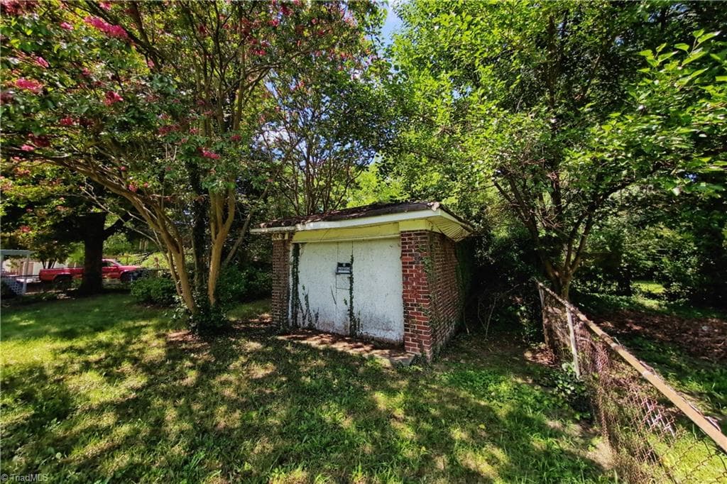 Stick/Site Built at 3004 N Patterson Avenue, Winston-Salem NC 27105, Winston-Salem, photo 37 of 40