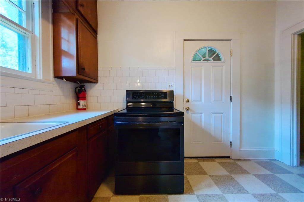 Stick/Site Built at 3004 N Patterson Avenue, Winston-Salem NC 27105, Winston-Salem, photo 11 of 40