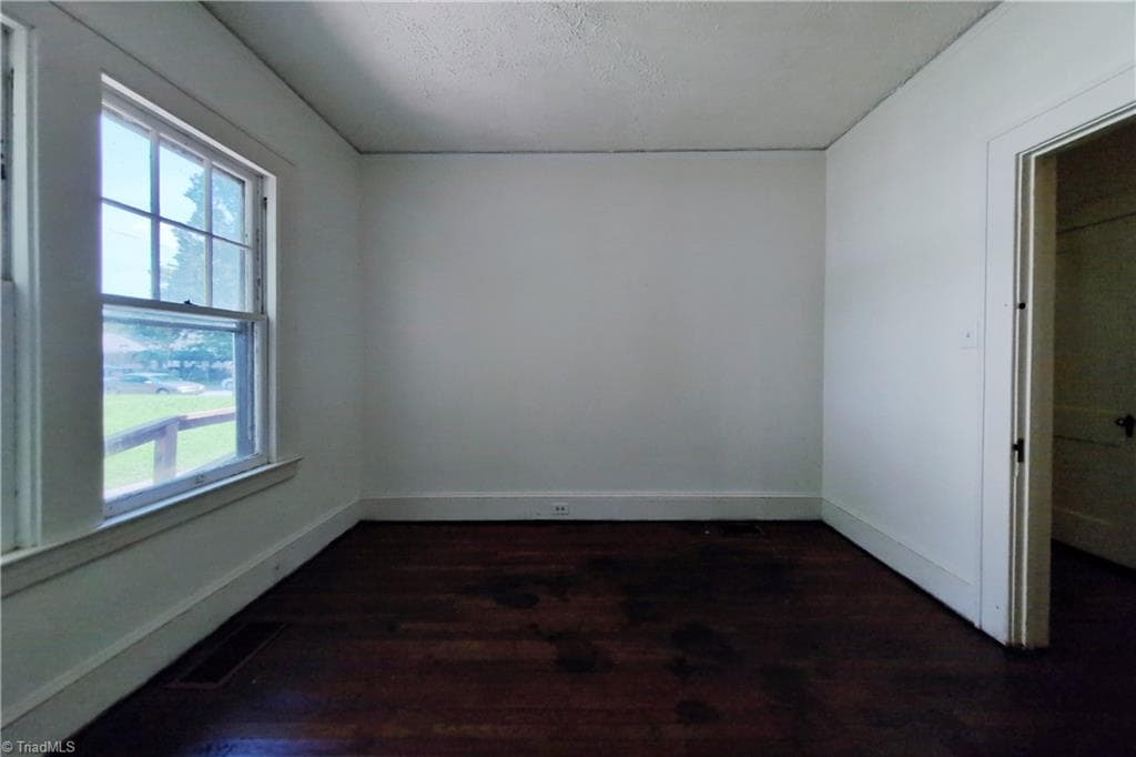 Stick/Site Built at 3004 N Patterson Avenue, Winston-Salem NC 27105, Winston-Salem, photo 19 of 40