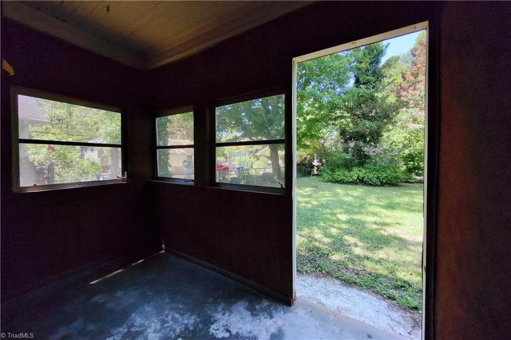 Stick/Site Built at 3004 N Patterson Avenue, Winston-Salem NC 27105, Winston-Salem, photo 29 of 40