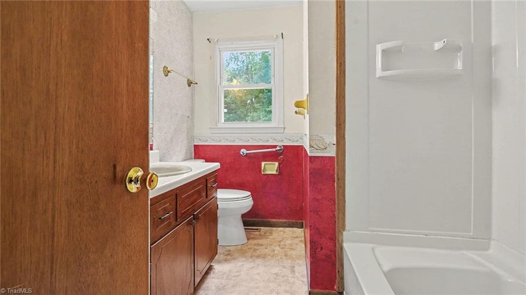 Stick/Site Built at 132 Cedarwood Drive, Eden NC 27288, photo 17 of 29