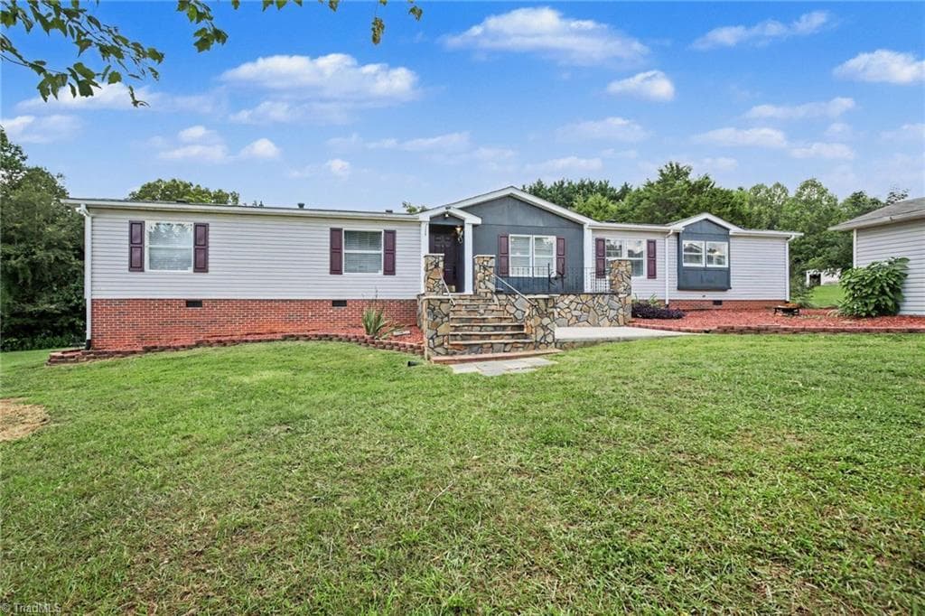 Manufactured Home at 1060 Knobview Lane, Pilot Mountain NC 27041, Pilot Mountain, photo 6 of 30