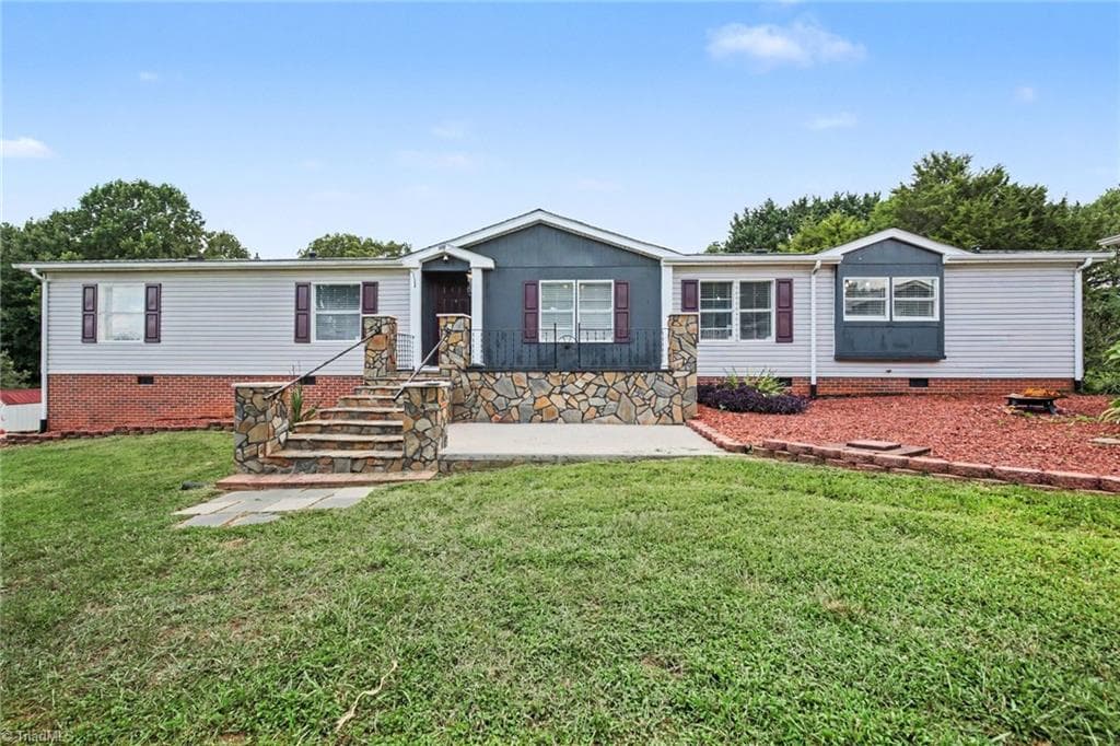 Manufactured Home at 1060 Knobview Lane, Pilot Mountain NC 27041, Pilot Mountain, photo 3 of 30