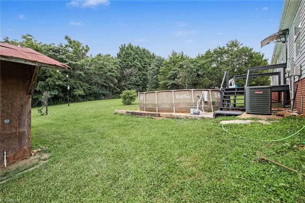 Manufactured Home at 1060 Knobview Lane, Pilot Mountain NC 27041, Pilot Mountain, photo 28 of 30