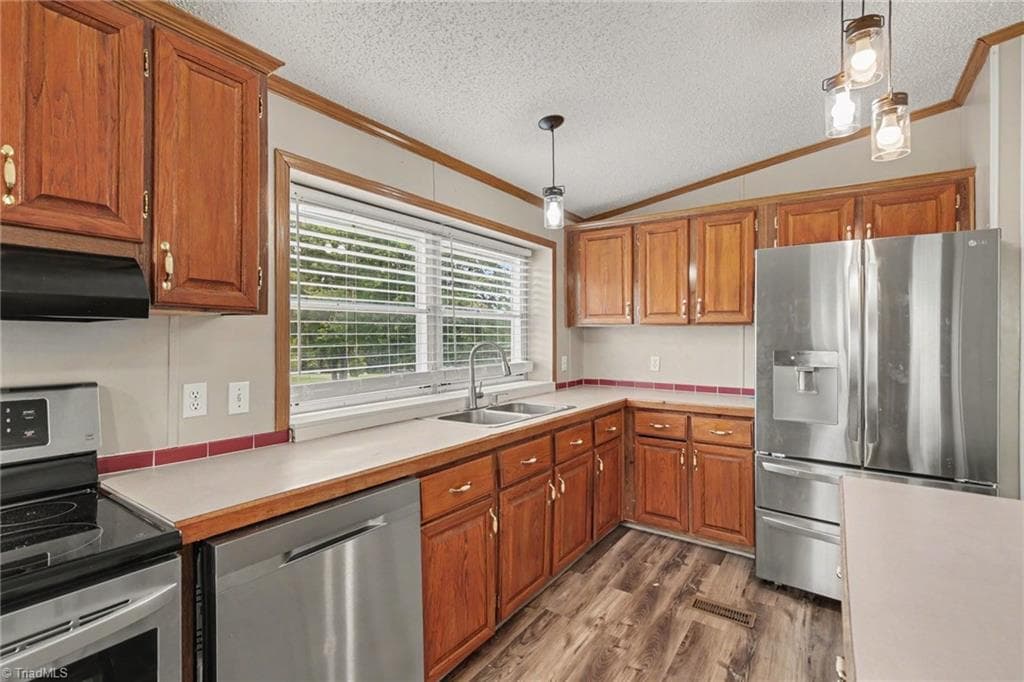 Manufactured Home at 1060 Knobview Lane, Pilot Mountain NC 27041, Pilot Mountain, photo 11 of 30