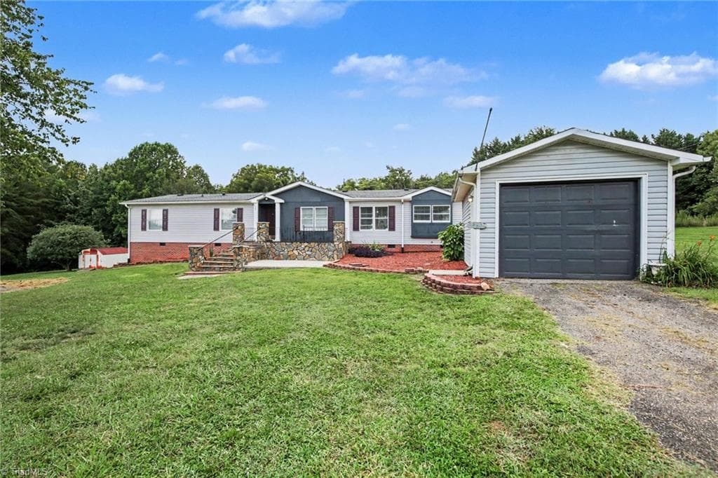 Manufactured Home at 1060 Knobview Lane, Pilot Mountain NC 27041, Pilot Mountain, photo 4 of 30