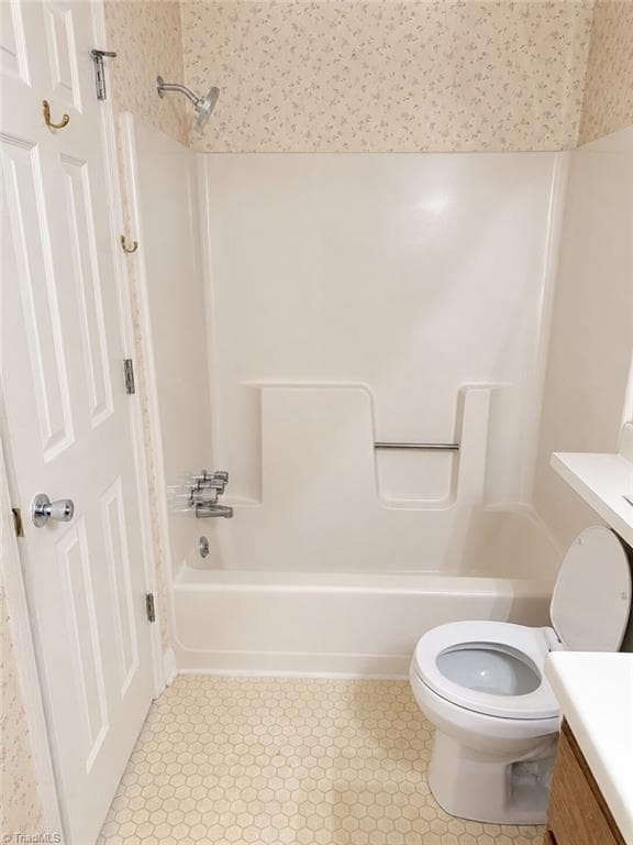 Stick/Site Built at 324 Meadows Circle, Winston-Salem NC 27104, Winston-Salem, photo 10 of 11