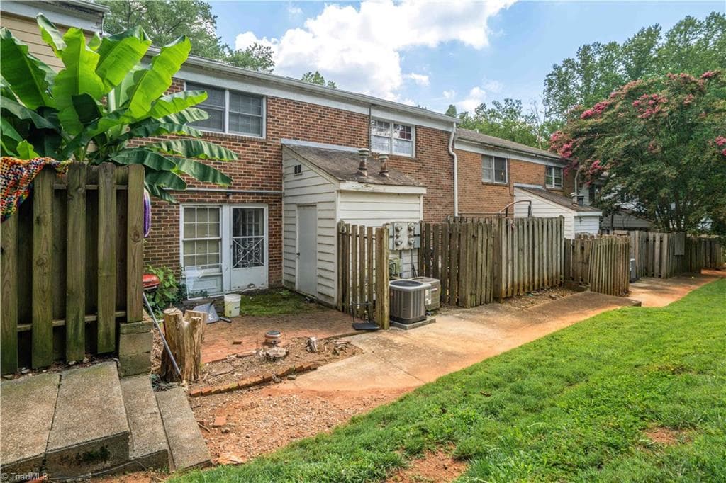 Stick/Site Built at 2811 Bleeker Square # F, Winston-Salem NC 27106, Winston-Salem, photo 7 of 10