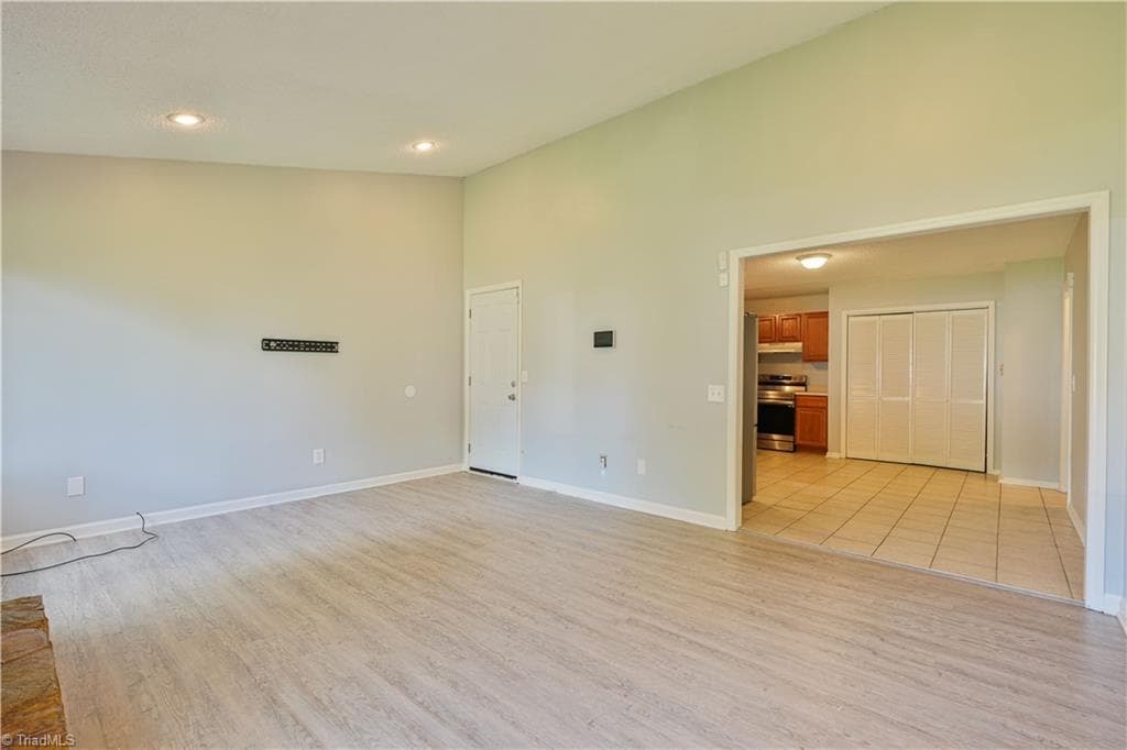 Stick/Site Built at 9 Pear Tree Court, Greensboro NC 27401, photo 6 of 36