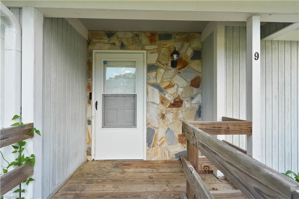 Stick/Site Built at 9 Pear Tree Court, Greensboro NC 27401, photo 5 of 36