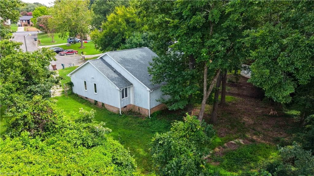 Stick/Site Built at 9 Pear Tree Court, Greensboro NC 27401, photo 31 of 36