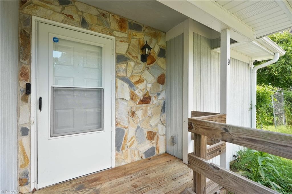 Stick/Site Built at 9 Pear Tree Court, Greensboro NC 27401, photo 4 of 36