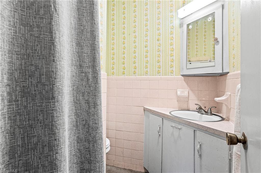 Bathroom - 510 Gillespie Street, Dobson NC 27017, Dobson