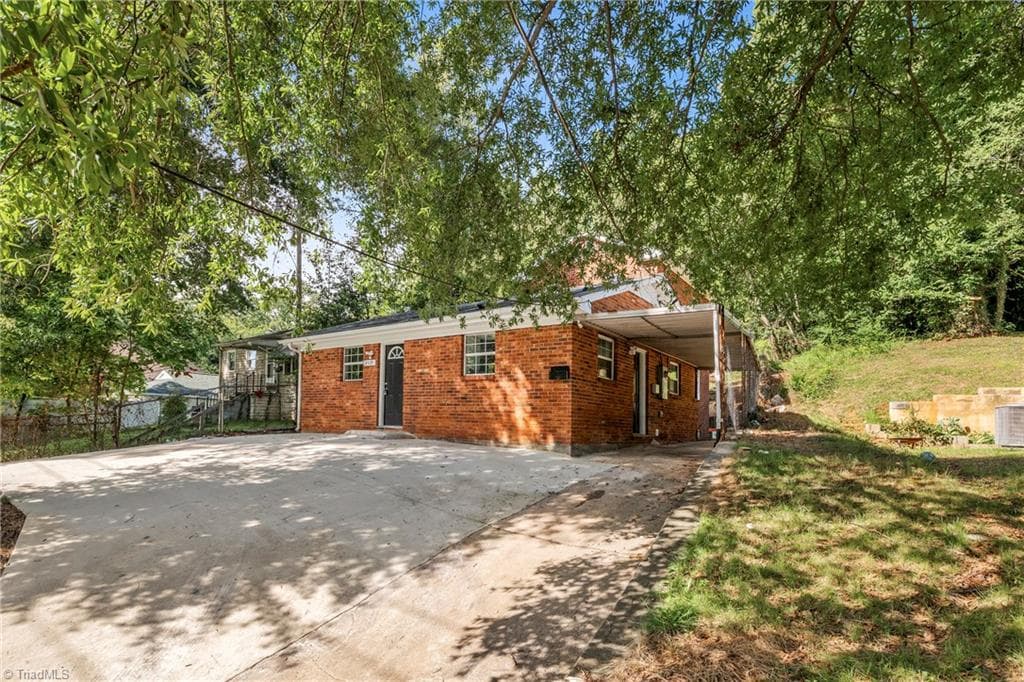 Stick/Site Built at 2117 Bowen Boulevard, Winston-Salem NC 27105, Winston-Salem, photo 2 of 31