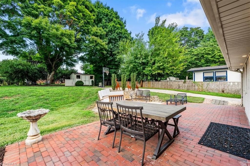 Stick/Site Built at 2918 New Hanover Drive, Greensboro NC 27408, photo 34 of 37