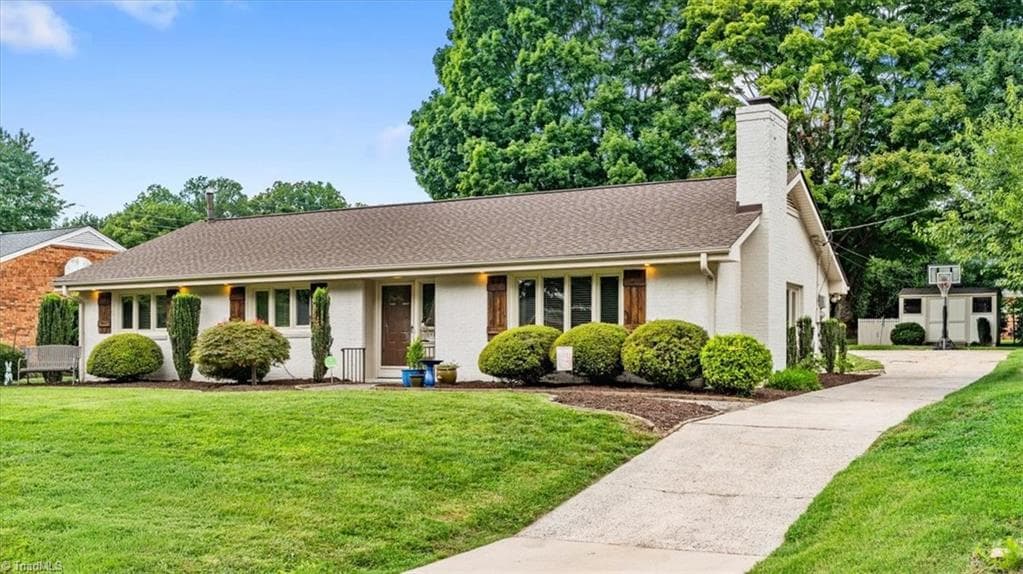 Stick/Site Built at 2918 New Hanover Drive, Greensboro NC 27408, photo 4 of 37