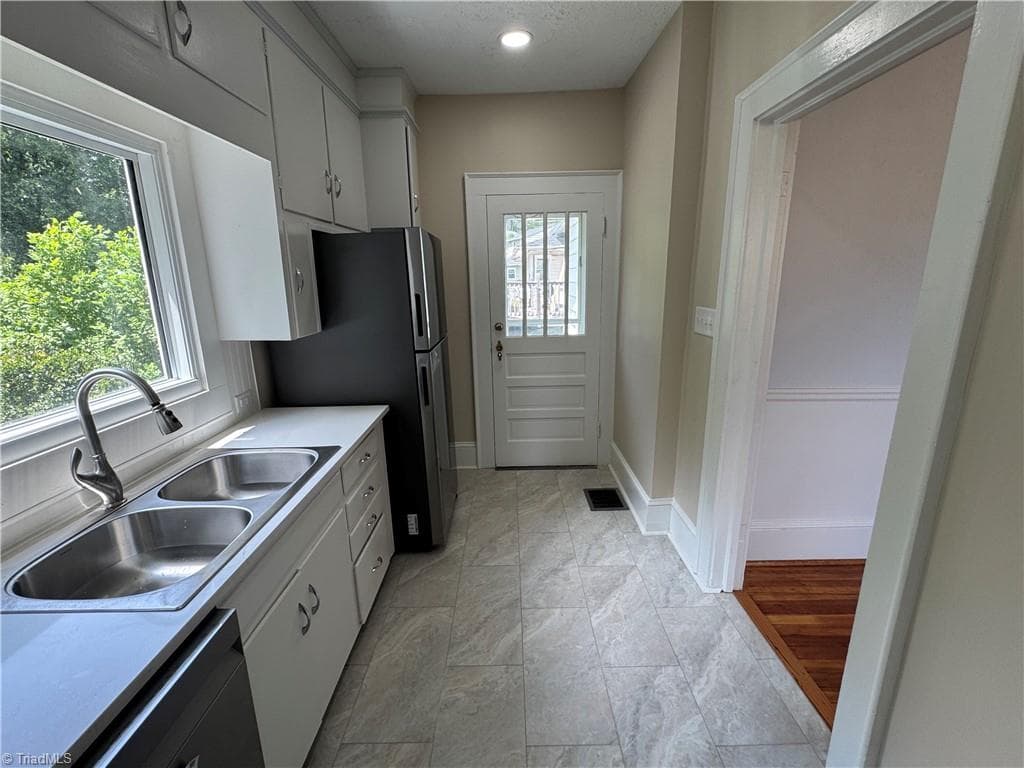 Stick/Site Built at 800 S Sunset Drive, Winston-Salem NC 27103, Winston-Salem, photo 12 of 32