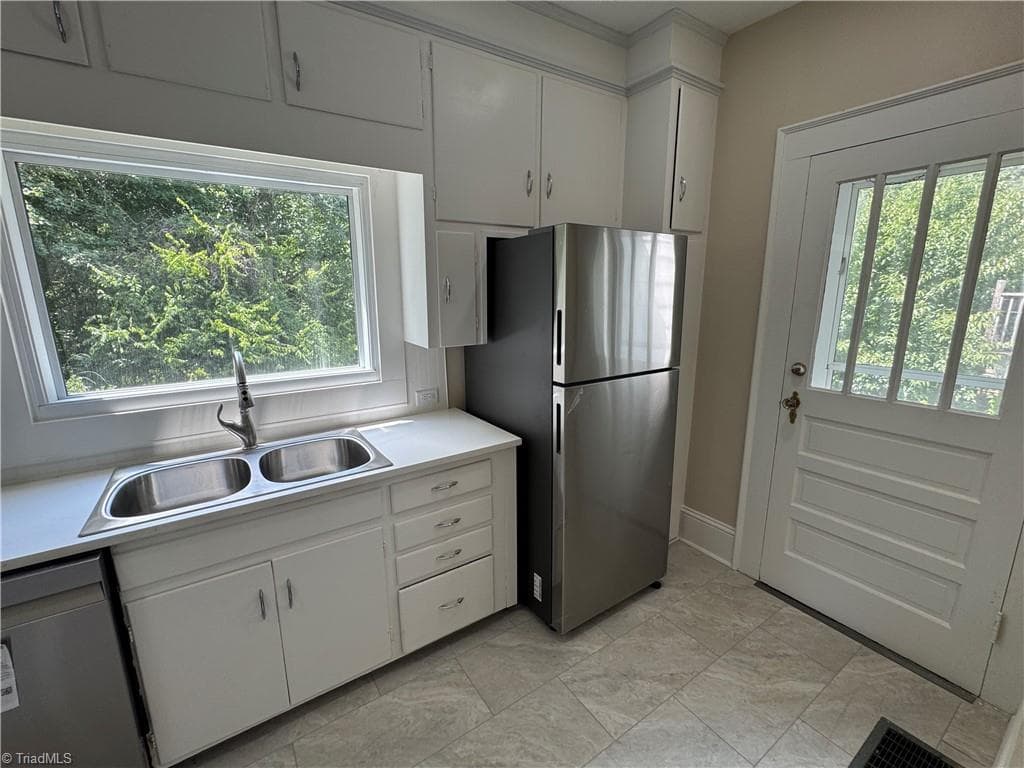 Stick/Site Built at 800 S Sunset Drive, Winston-Salem NC 27103, Winston-Salem, photo 10 of 32