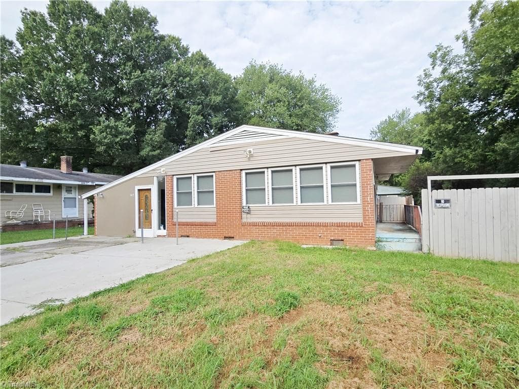 Stick/Site Built at 1415 Forrest Street, High Point NC 27262, photo 2 of 12