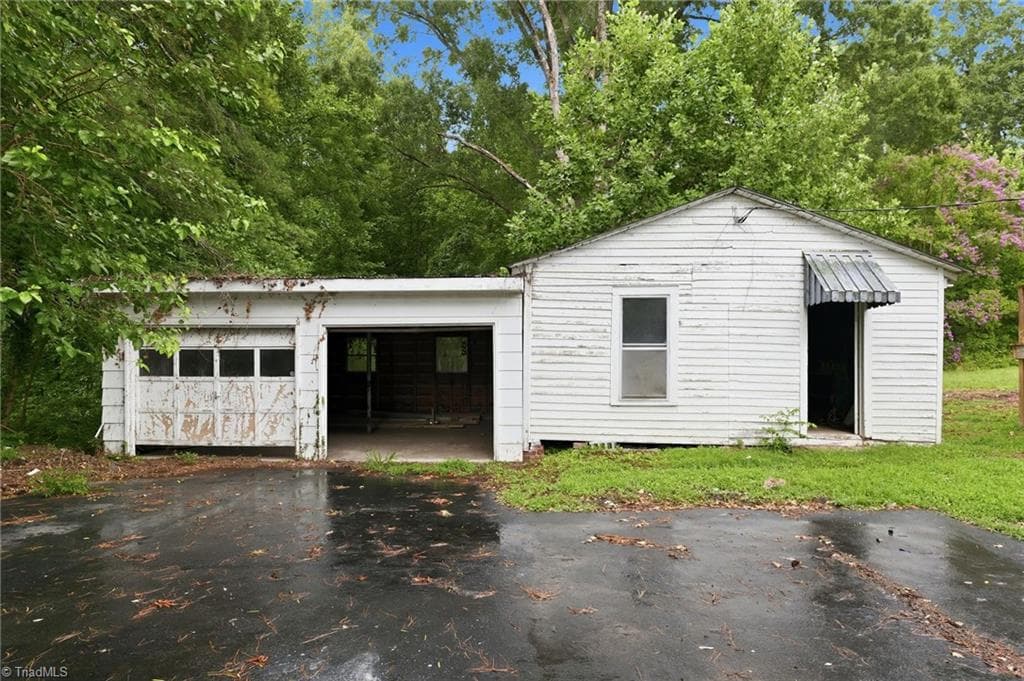 Stick/Site Built at 1011 4th Street, Eden NC 27288, photo 35 of 44