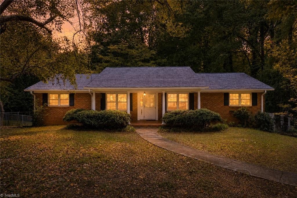 Stick/Site Built at 4819 Gladwyn Drive, Winston-Salem NC 27104, Winston-Salem, photo 2 of 50