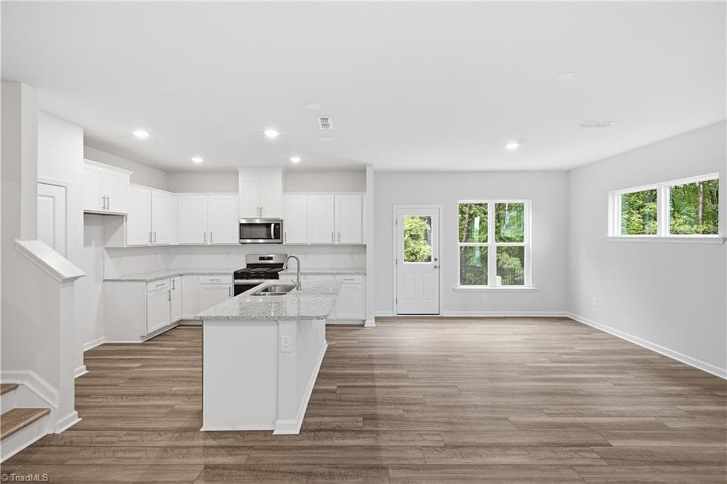 Stick/Site Built at 3916 Sedgefield Green Place, Greensboro NC 27407, photo 6 of 23