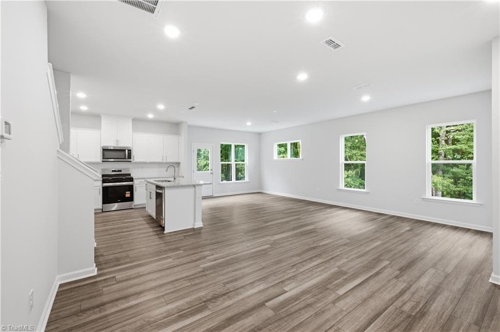 Stick/Site Built at 3916 Sedgefield Green Place, Greensboro NC 27407, photo 4 of 23