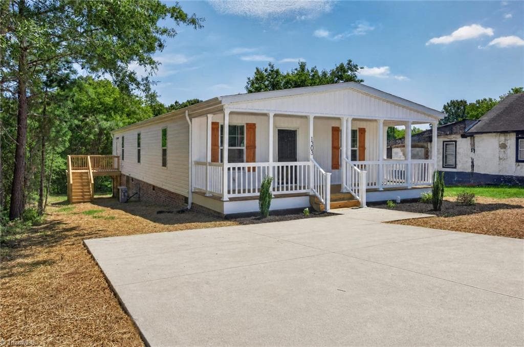 Manufactured Home at 1303 Elrado Street, Burlington NC 27217, Burlington, photo 2 of 38