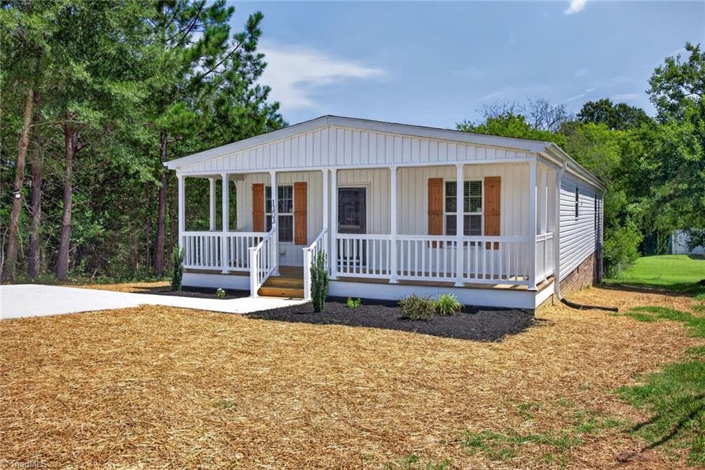 Manufactured Home at 1303 Elrado Street, Burlington NC 27217, Burlington, photo 3 of 38