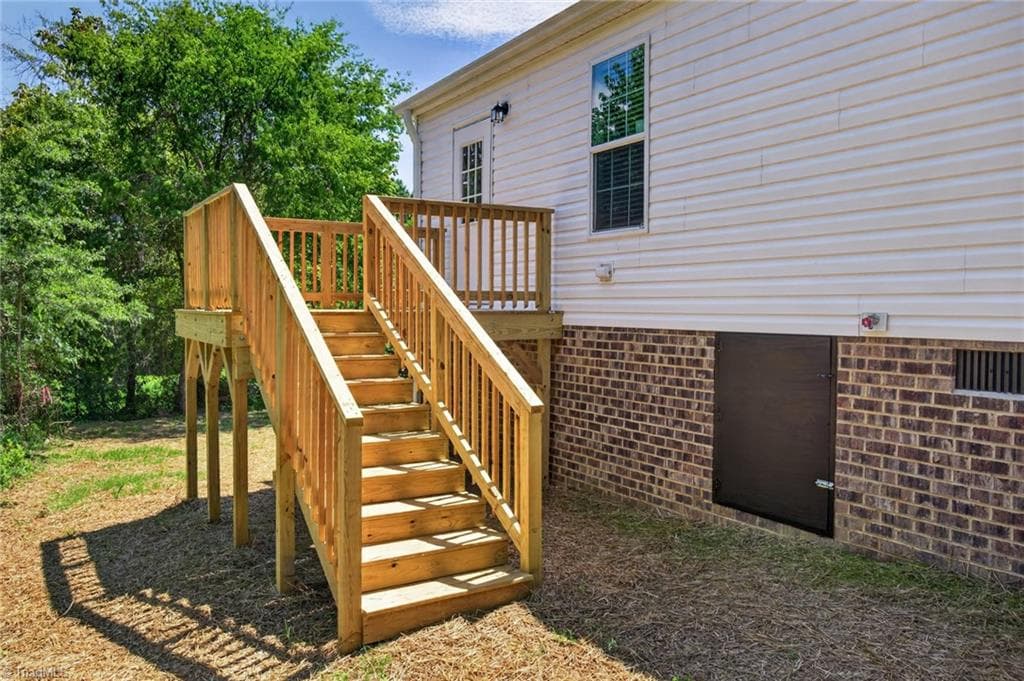 Manufactured Home at 1303 Elrado Street, Burlington NC 27217, Burlington, photo 32 of 38