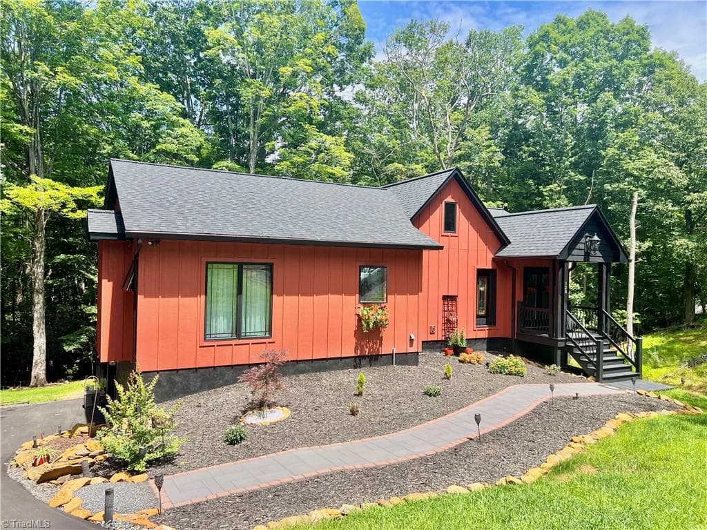 128 Hillside Lane, Jefferson NC 28640