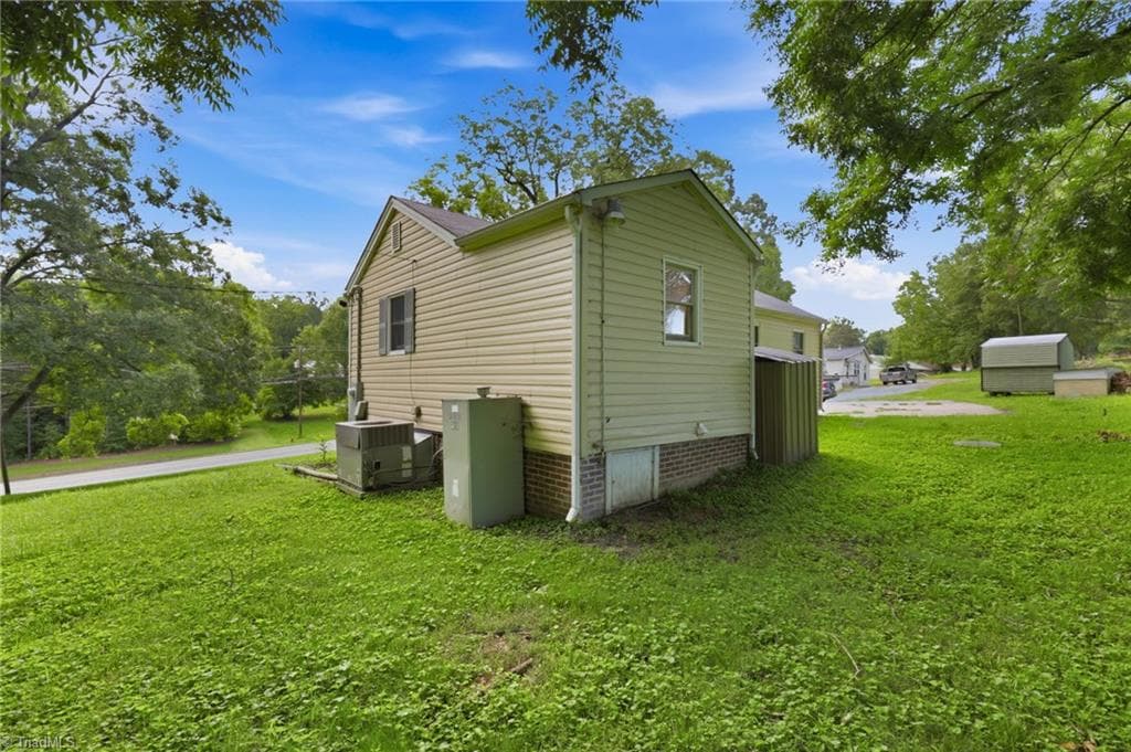 Stick/Site Built at 2138 Nc Highway 62, Burlington NC 27217, Burlington, photo 18 of 30
