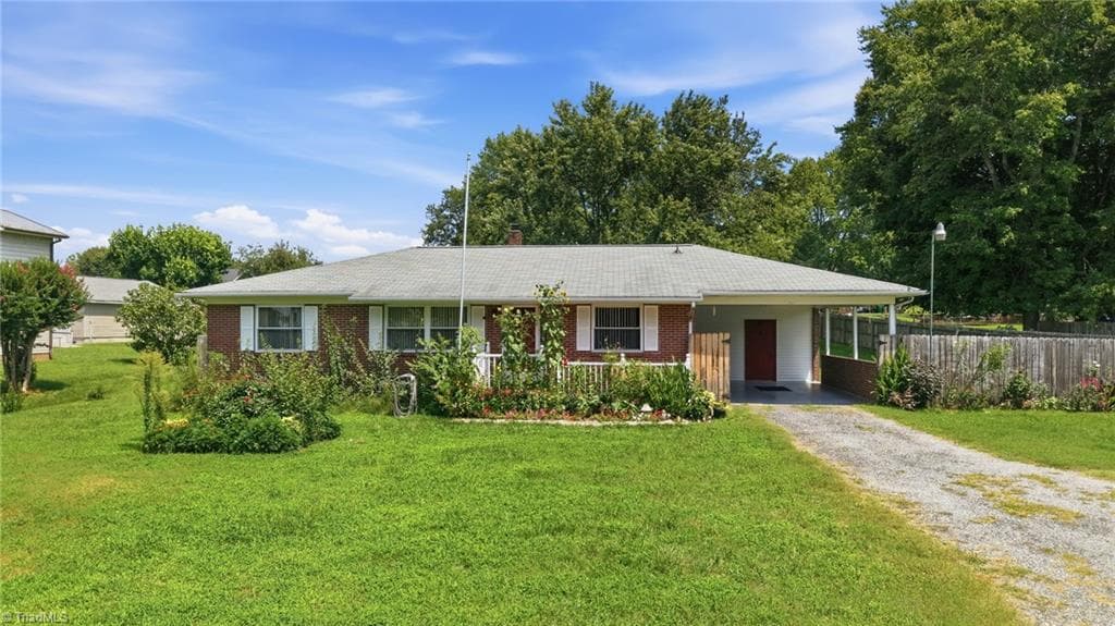 Stick/Site Built at 4358 Gumtree Road, Winston-Salem NC 27107, Winston-Salem, photo 3 of 50