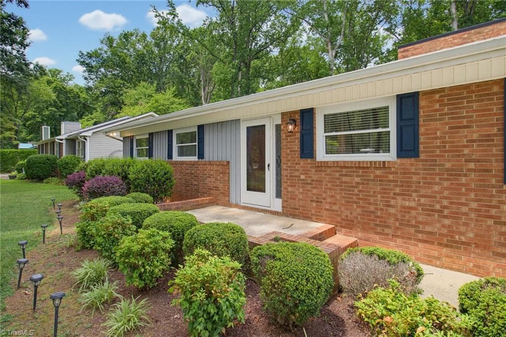 Stick/Site Built at 117 Buena Vista Avenue, High Point NC 27265, photo 3 of 29