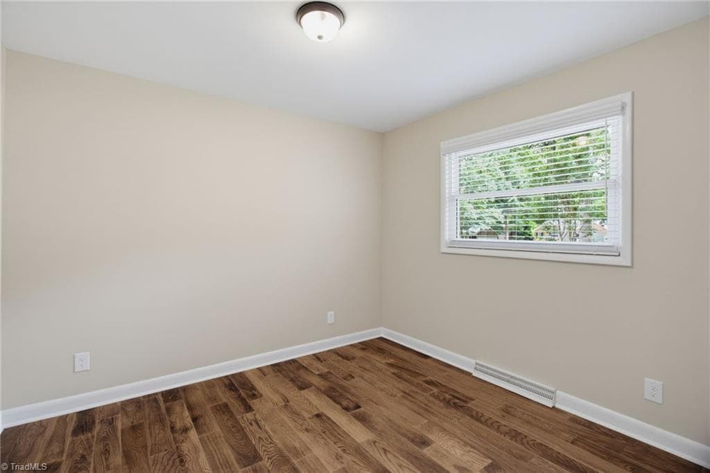 Stick/Site Built at 117 Buena Vista Avenue, High Point NC 27265, photo 5 of 29