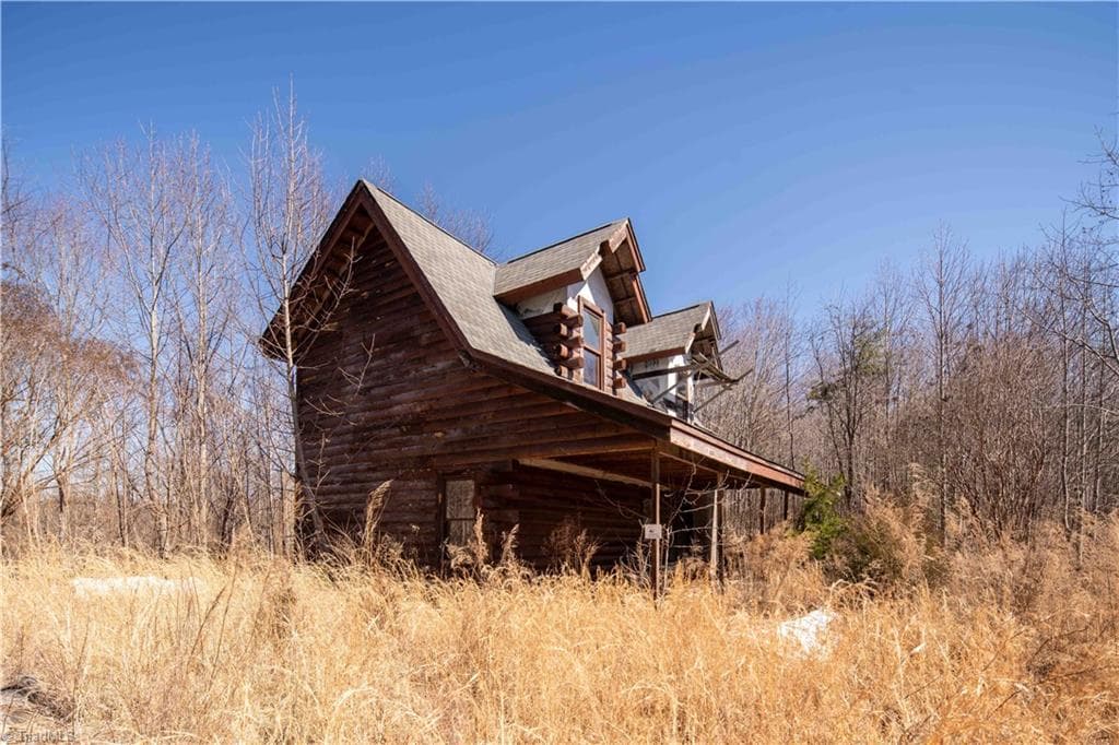 Single Family Residence at 222 Hummingbird Lane, Pilot Mountain NC 27041, photo 11 of 33