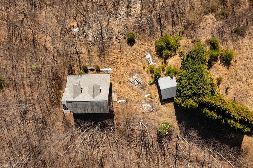 Single Family Residence at 222 Hummingbird Lane, Pilot Mountain NC 27041, photo 21 of 33