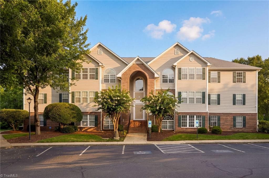531 Scholastic Court, Winston-Salem NC 27106