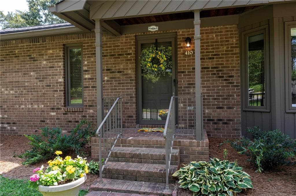 Stick/Site Built at 410 Ridgehaven Drive, Winston-Salem NC 27104, Winston-Salem, photo 6 of 50