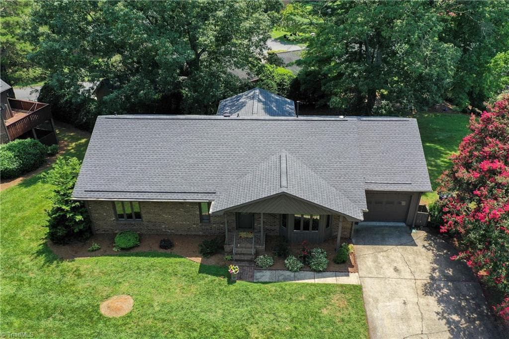 Stick/Site Built at 410 Ridgehaven Drive, Winston-Salem NC 27104, Winston-Salem, photo 3 of 50