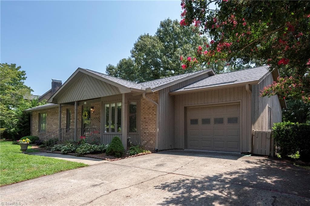 410 Ridgehaven Drive, Winston-Salem NC 27104